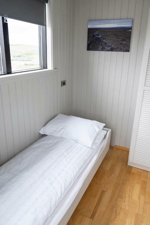 Black Beach Cottage Thorlakshofn Exterior photo